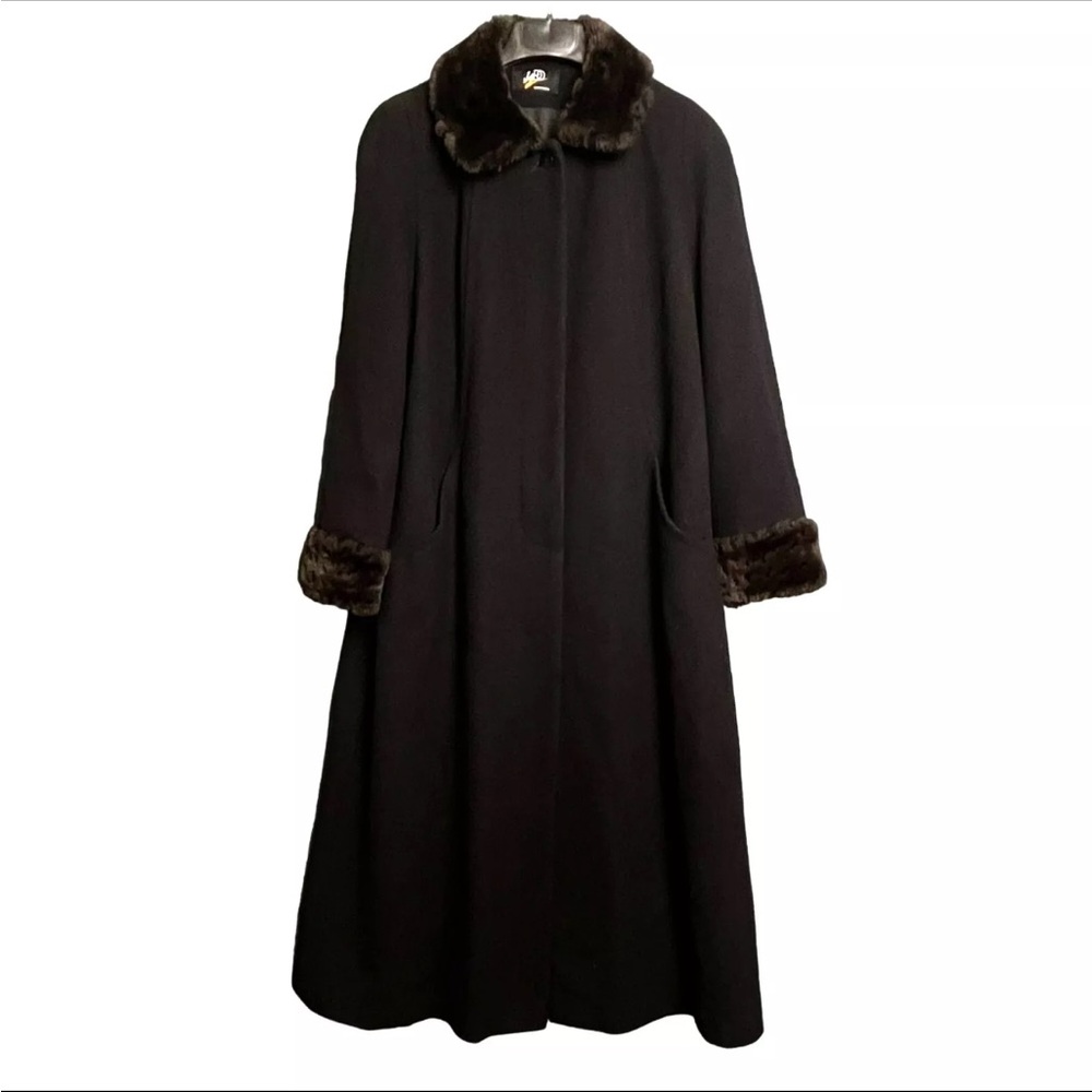 Jo-D Elegant Black Coat with Fur Trim